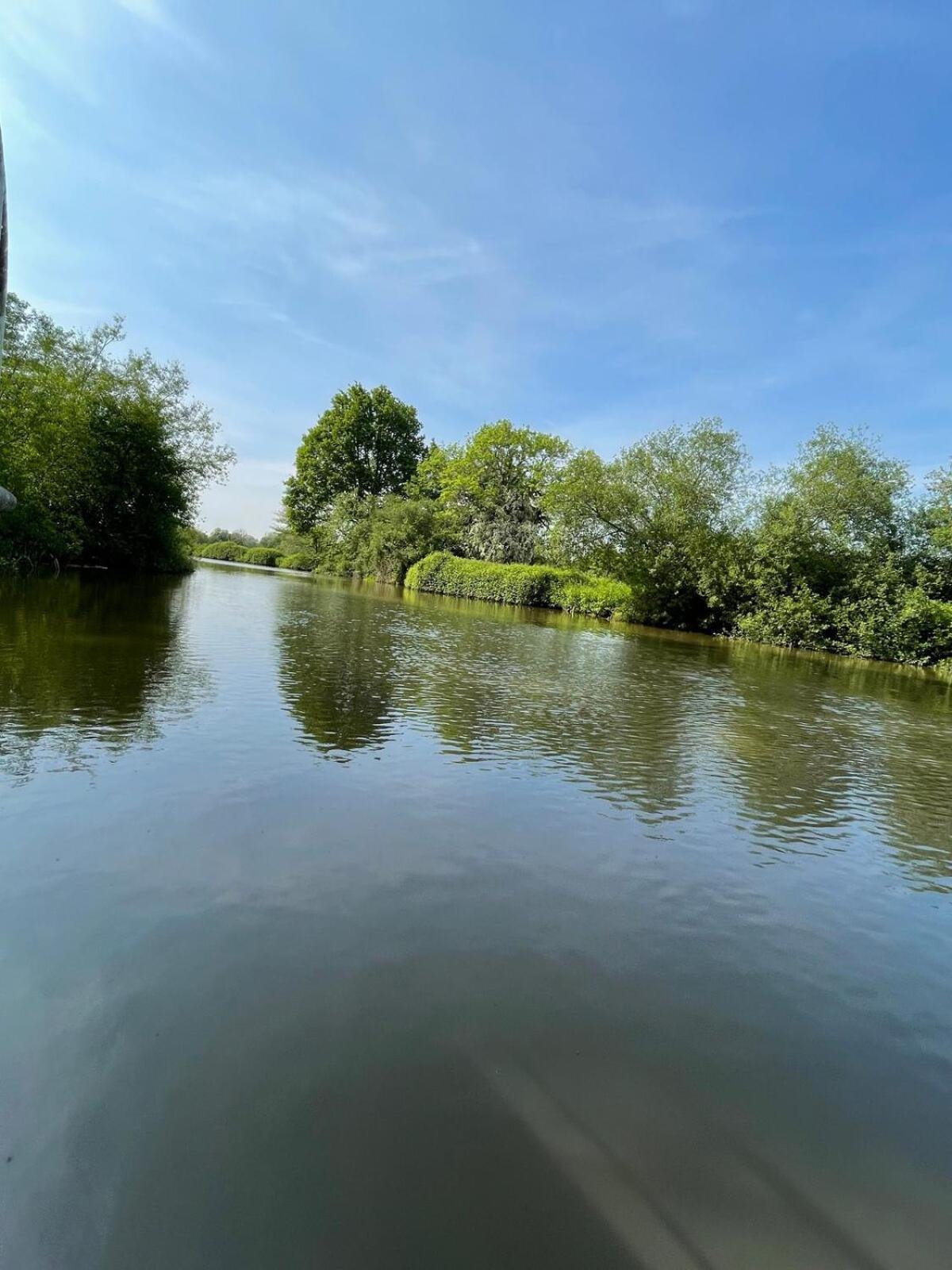 Dutch Cruiser Ship On A Tranquil Secluded River Tonbridge Ngoại thất bức ảnh